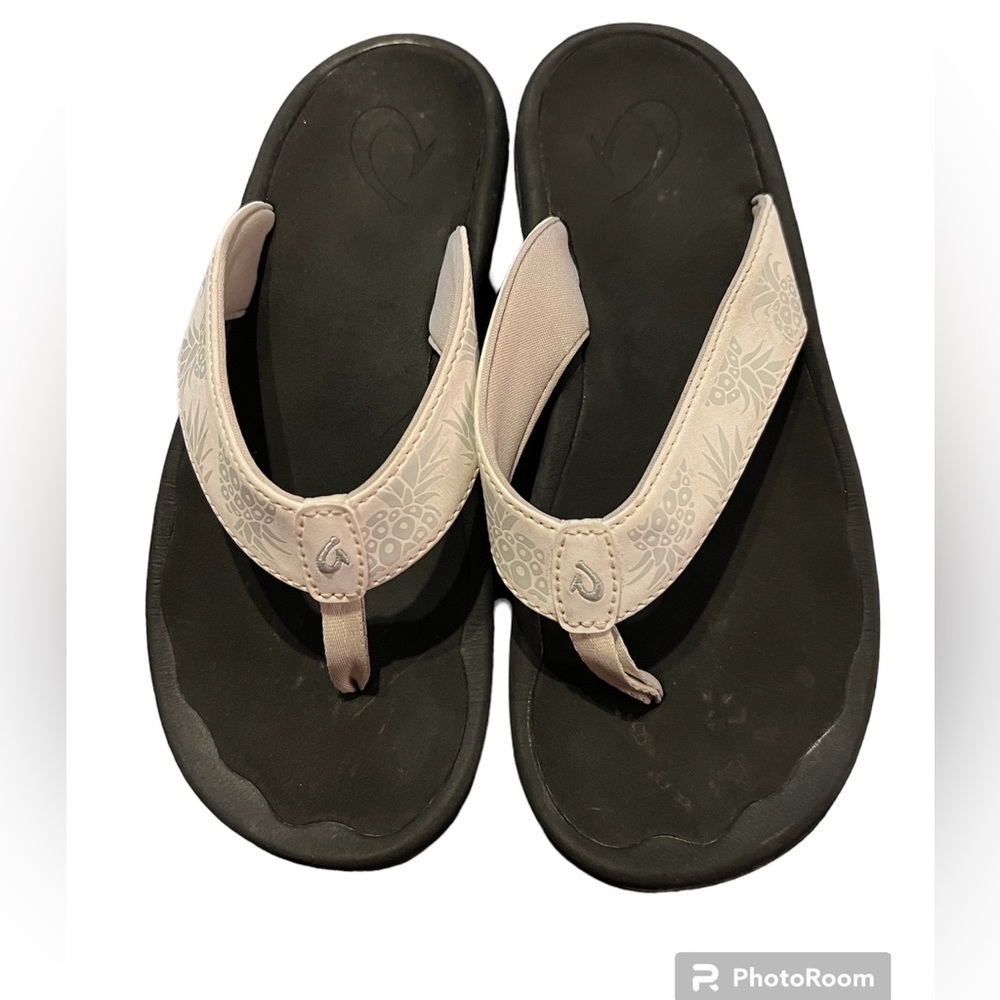 OluKai Flip Flops. Woman’s size 6